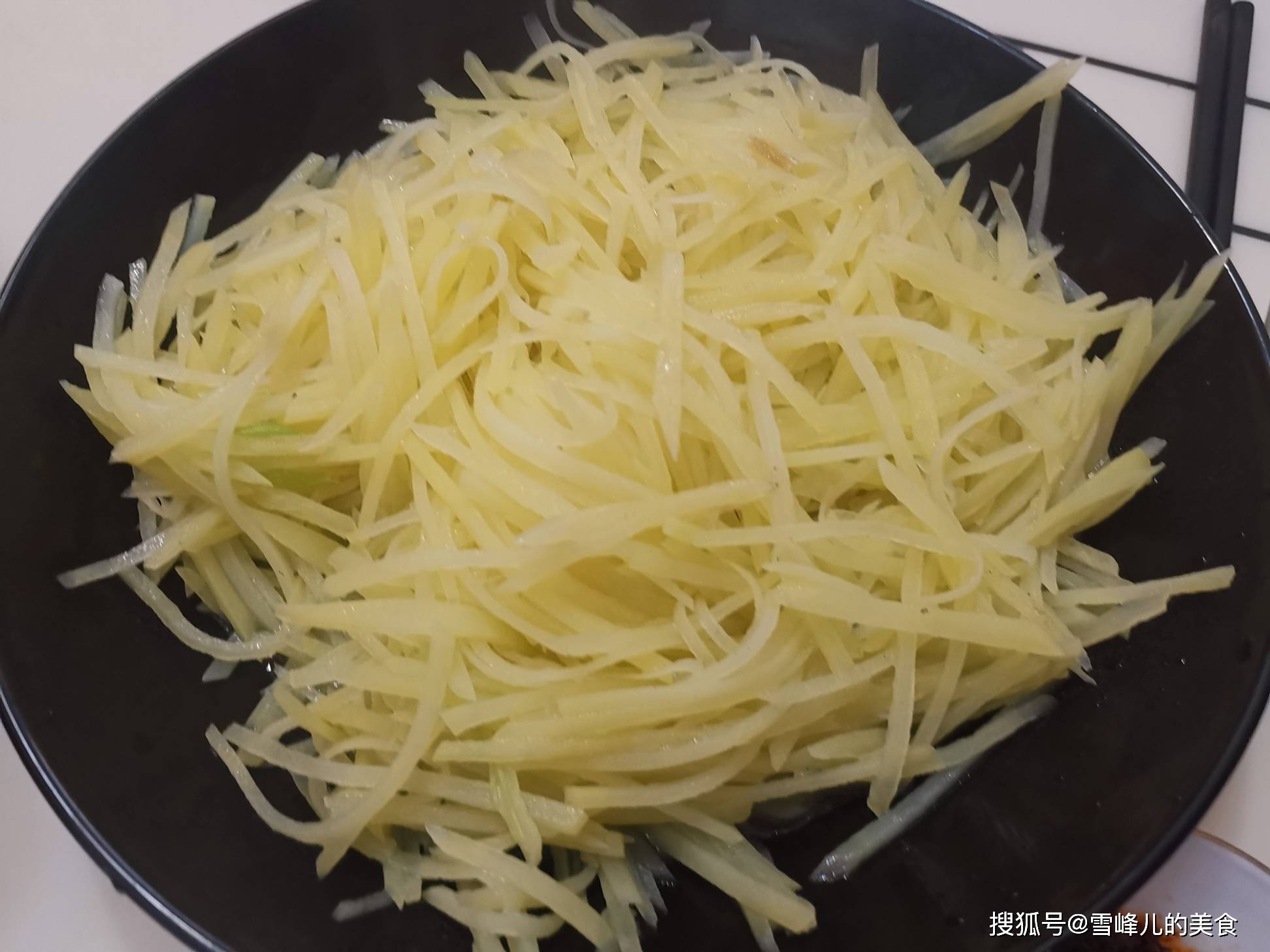 炒土豆丝|国庆节假期，早餐这样做，老人孩子都喜欢，清热去火有营养，做法真简单