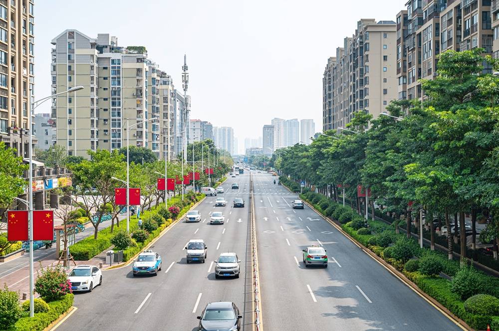 厦门湖里区:盛装喜迎国庆 凝聚同心抗疫