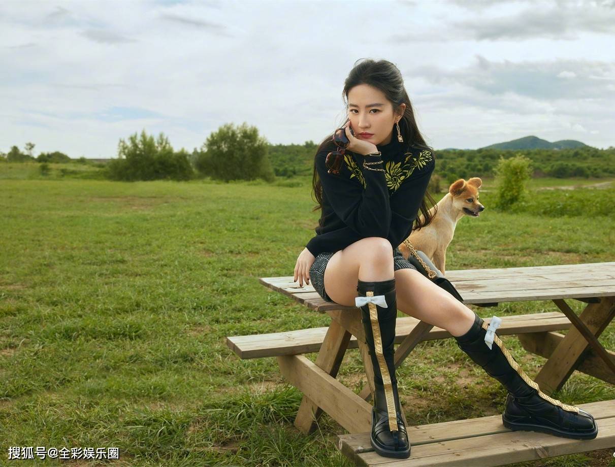 动态 刘亦菲更新16张国庆度假大片,大长腿超吸睛!