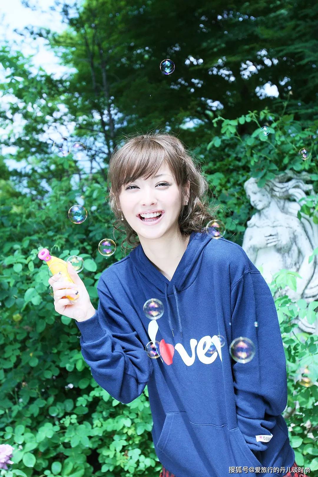 佐佐木希 “日本素颜最美女星”佐佐木希的百变时尚穿搭,每一套都好看