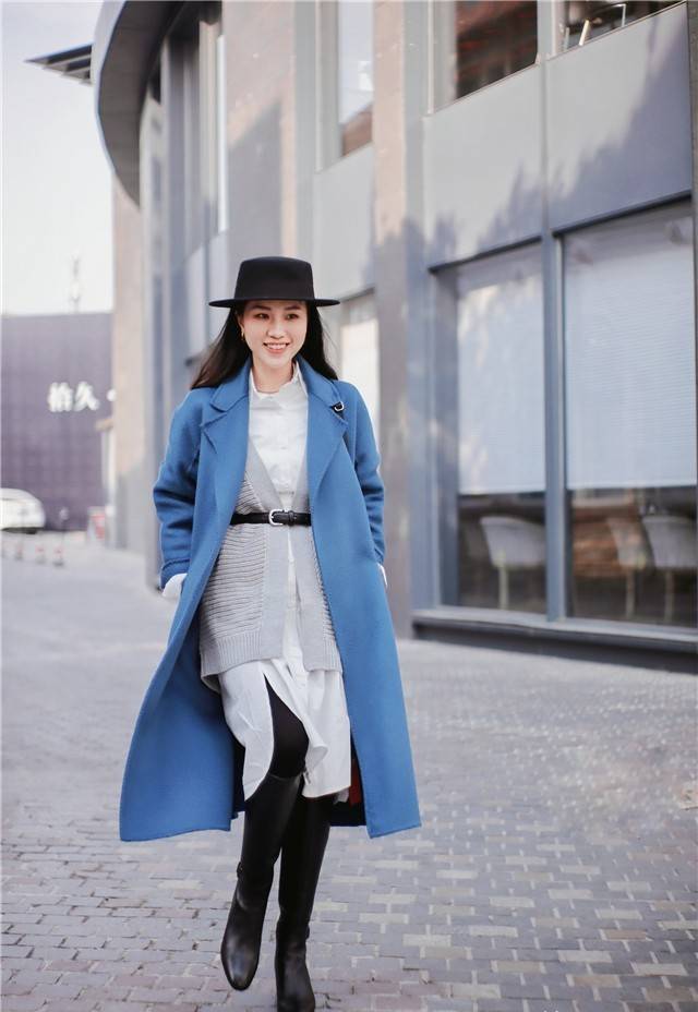 比拟 秋天大衣内搭案例分享：25-30+小姐姐演绎这4款内搭，时尚又保暖