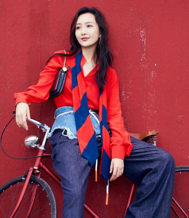 披肩 王鸥也太美了，今穿旗袍如歌女般温婉动人，应该出生在上个世纪！