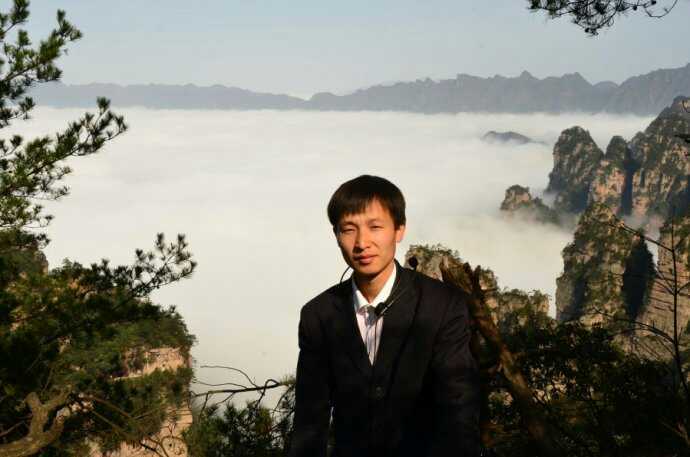 导游周建鑫近照 返回搜