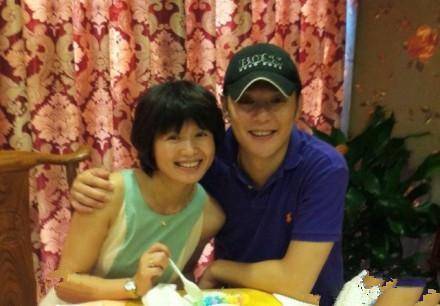 军装|22岁嫁傅程鹏，结婚19年被出轨，45岁一个人带孩子，后悔丈夫走红