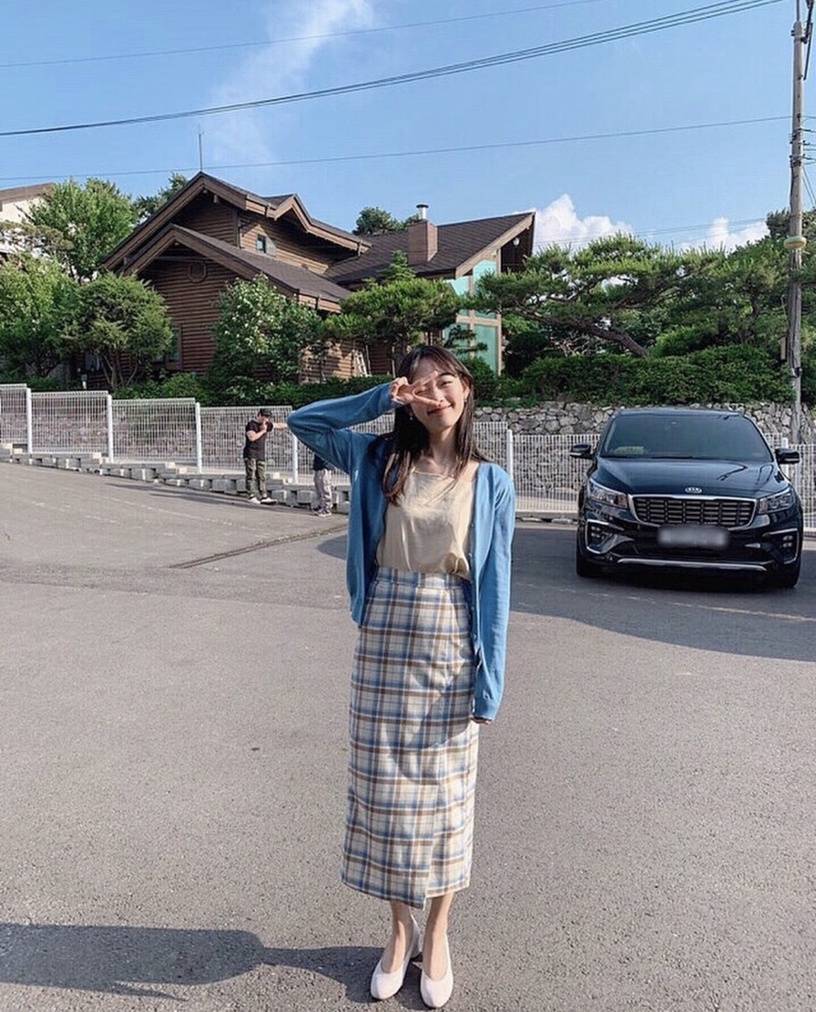 网友 《鱿鱼游戏》李瑜美私服穿搭大公开！百搭格纹单品、休闲帽T也能有时髦感
