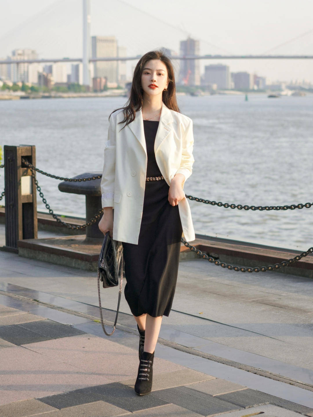 套装 40+女人不要再穿“基础款西装”了，建议记住这几个技巧，超洋气