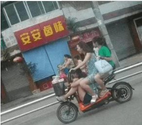 搞笑GIF：現在的小姑娘，這麼年輕就開法拉利 搞笑整蠱 第7张