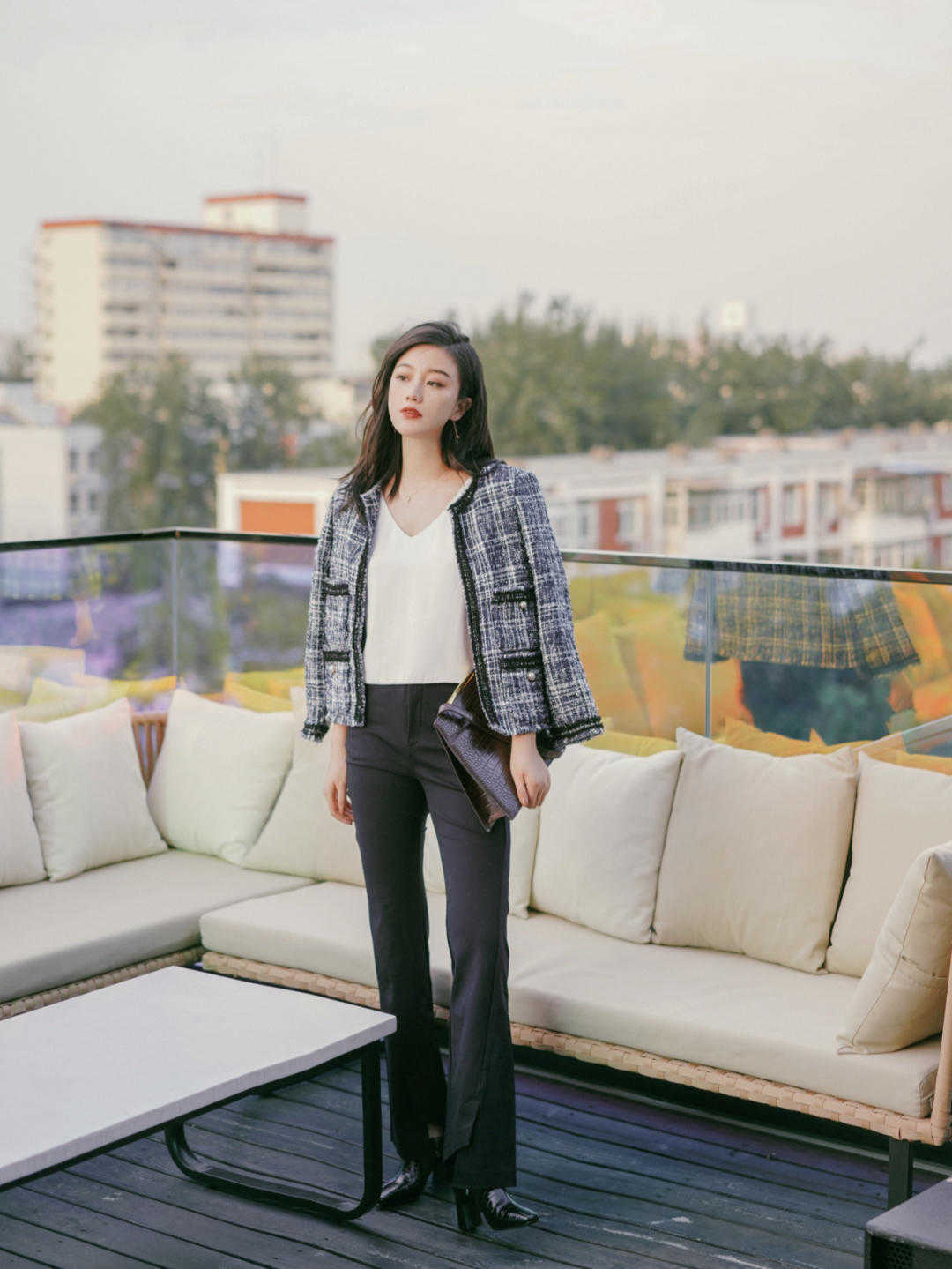 显得 30岁左右的气质女性，秋季多穿这些基础款单品，百搭又时髦