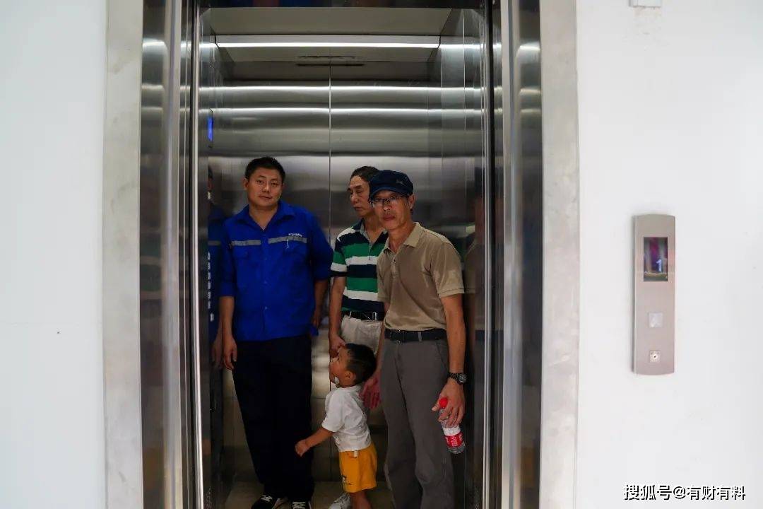 免费安装电梯收费每次1元 4b2c86d087b24e57b7c86c389c53f6e4.jpeg