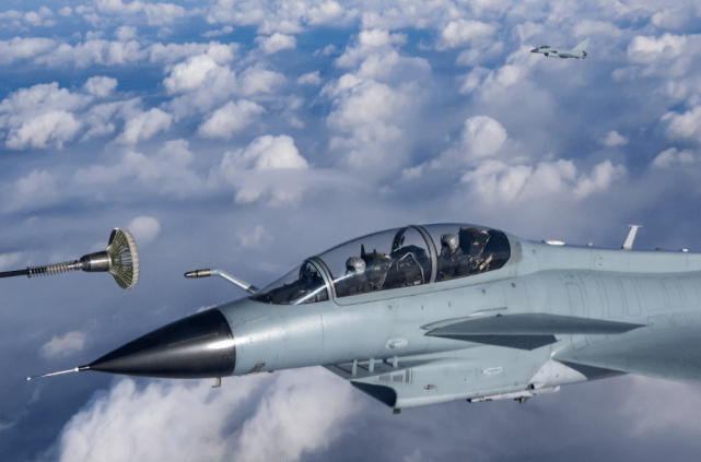 飞机加油口 7dc1f081588242d3aba421de5ec65c2c.png