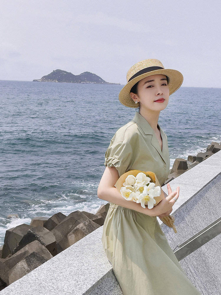 面料 秋冬连衣裙怎么选？穿一件西装领百褶裙就够了，很适合30+的女性