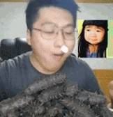 脚动 搞笑GIF:大哥对海参这么痴迷吗?都已经流鼻血了,还是要吃!