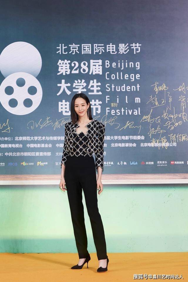 耳坠 张钧甯真让人难懂，走红毯不穿礼服，却穿夹克配小黑裤，仍惊艳了