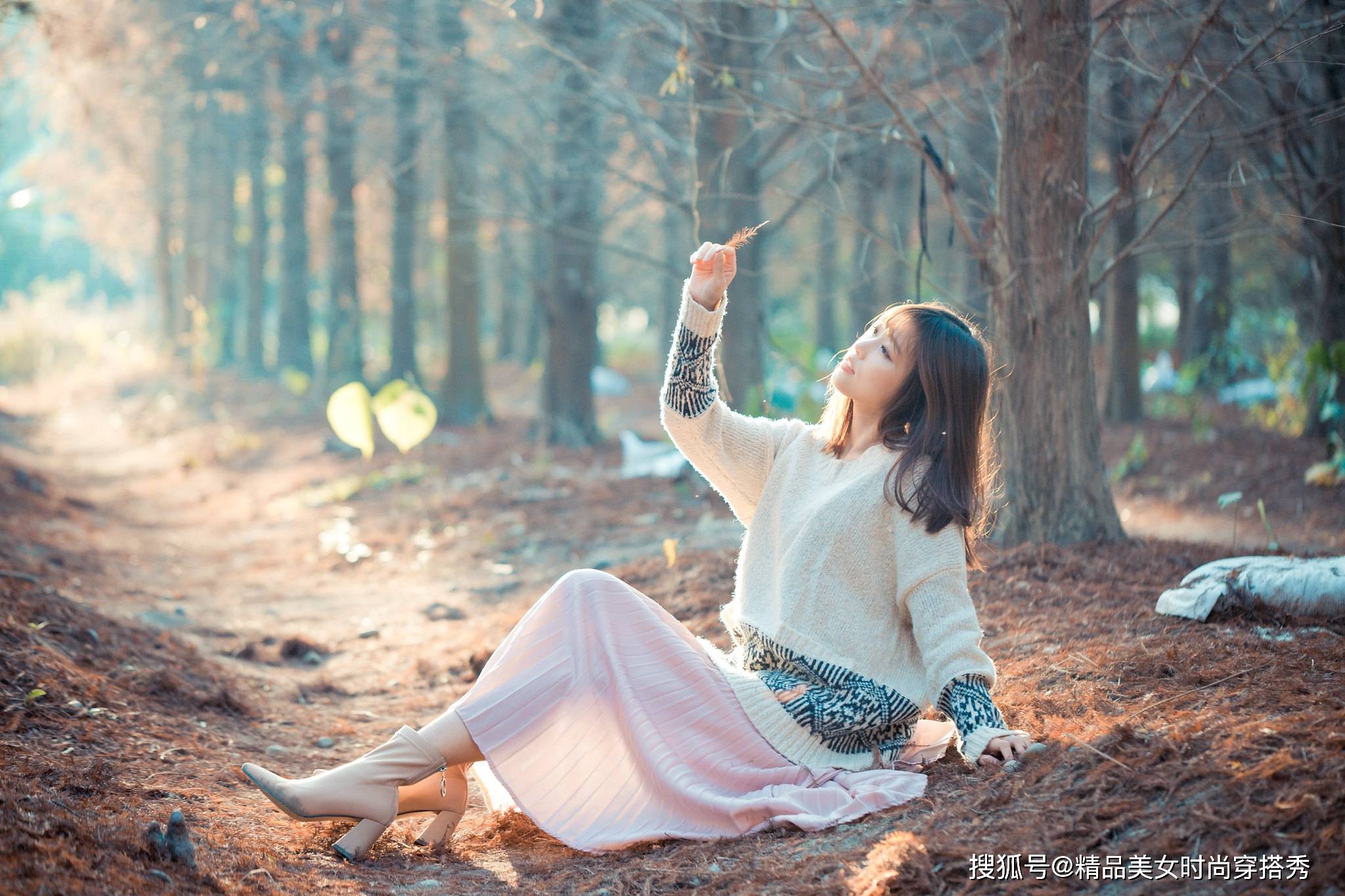 什么 十一出游这样穿也很美,针织毛衣搭配粉色半身裙,甜美又减龄
