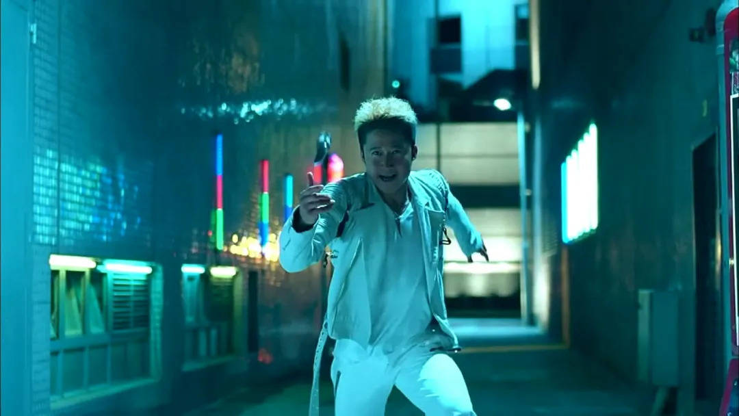 2005年,吴京在《杀破狼》中与甄子丹有一场漂亮的对手戏,吴京通过两部