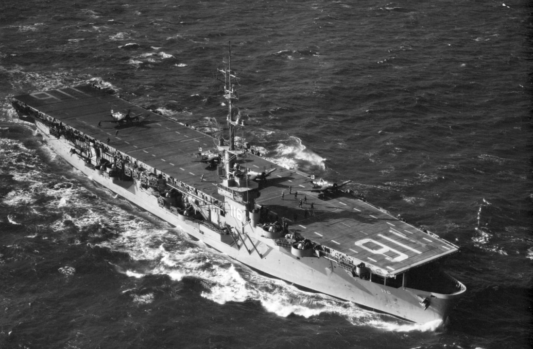 "福吉谷"号也是"埃塞克斯"级航母中的一艘,1946年11月服役,在电影《长