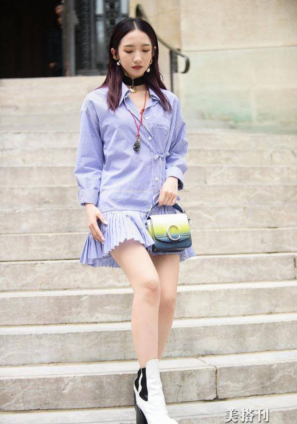 事件 粉丝别撕了!张嘉倪孟美岐同看秀衣品八成相似,都穿短靴秀美腿