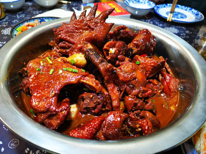 佑军醉酒业《寻找临沂特色美食》走进老街坊劈柴院