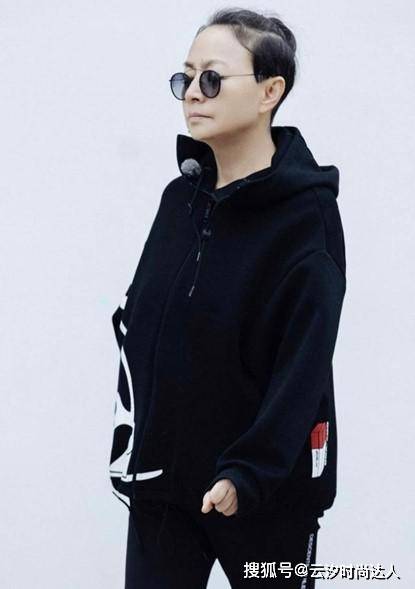 配饰 宋丹丹“原装脸”就是抗老，60多岁还能美出新高度，太厉害了