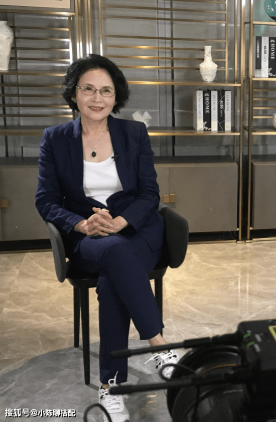 晓英 越老越优雅的典型，还要看宋晓英！66岁穿衣有术，妈妈们照着穿搭