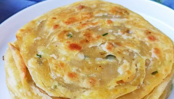 加入适量|还在吃煎饼果子？教你在家做这饼，营养又健康，做法超简单！