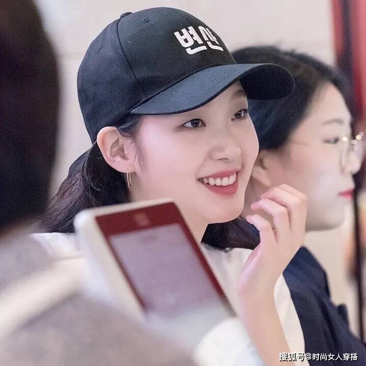 Chanel 遭男友劈腿再遇真爱，换100+时髦Look！30岁的她，靠什么俘获男神？