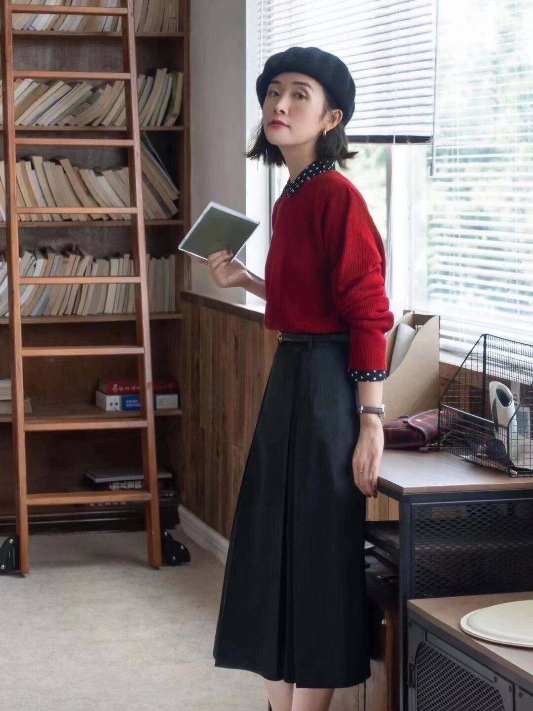 整体 秋天不妨可以试试红色的单品，张扬显白又有活力感