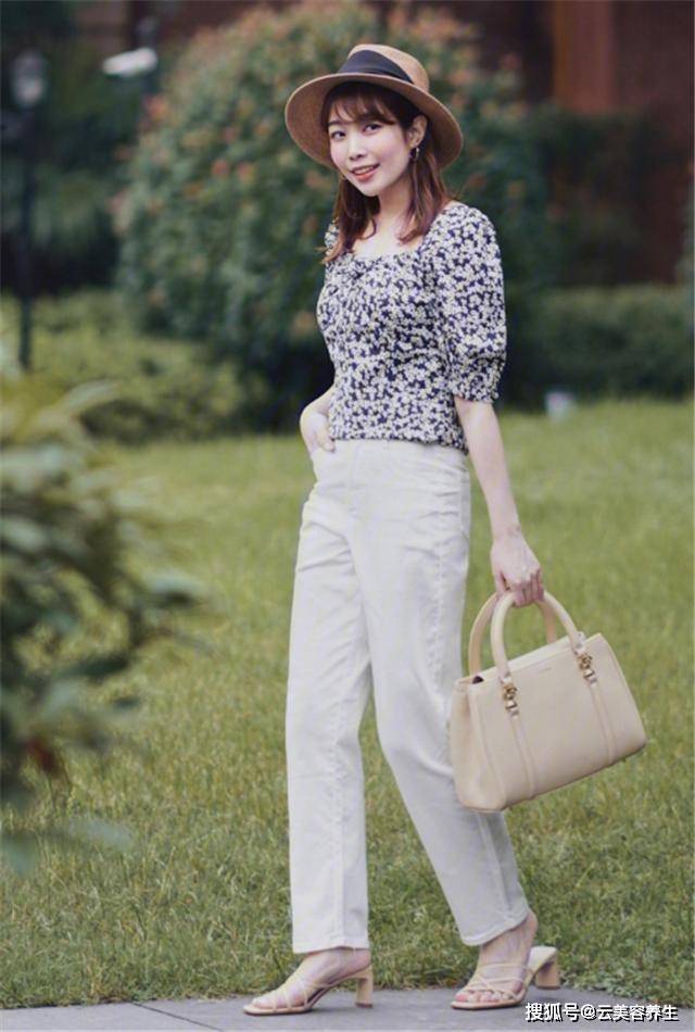 身材 这个初秋除了小裙子外，还有知性耐看的裤装，休闲百搭让人偏爱