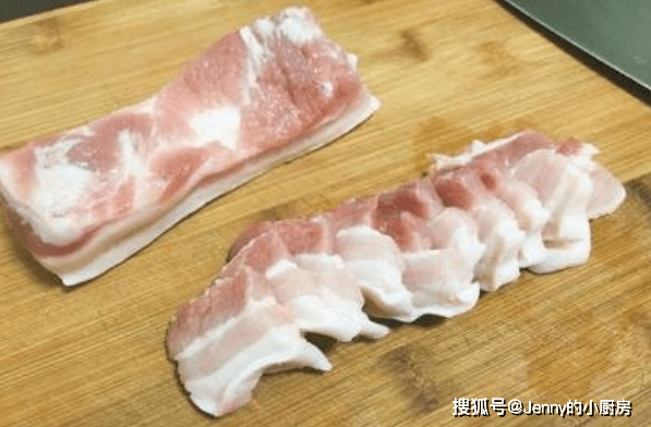 做法|五花肉别总炒着吃,加点大米蒸着吃更美味,软糯不油腻,越吃越香