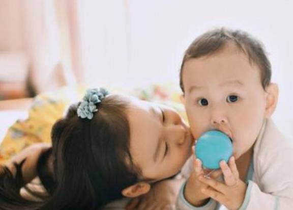 女士|“中产家庭”标准出炉，3320万户达标，宝妈：达标也不敢生二胎