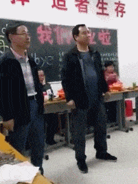 媽媽去出差爸爸迫不及待在朋友圈發動態：黃臉婆走了！3分鍾後… 搞笑整蠱 第3张