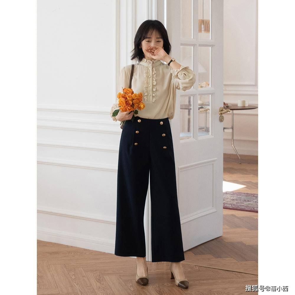 首选 职场女性多备“衬衫”，搭配阔腿裤、九分裤、半身裙，时髦又优雅