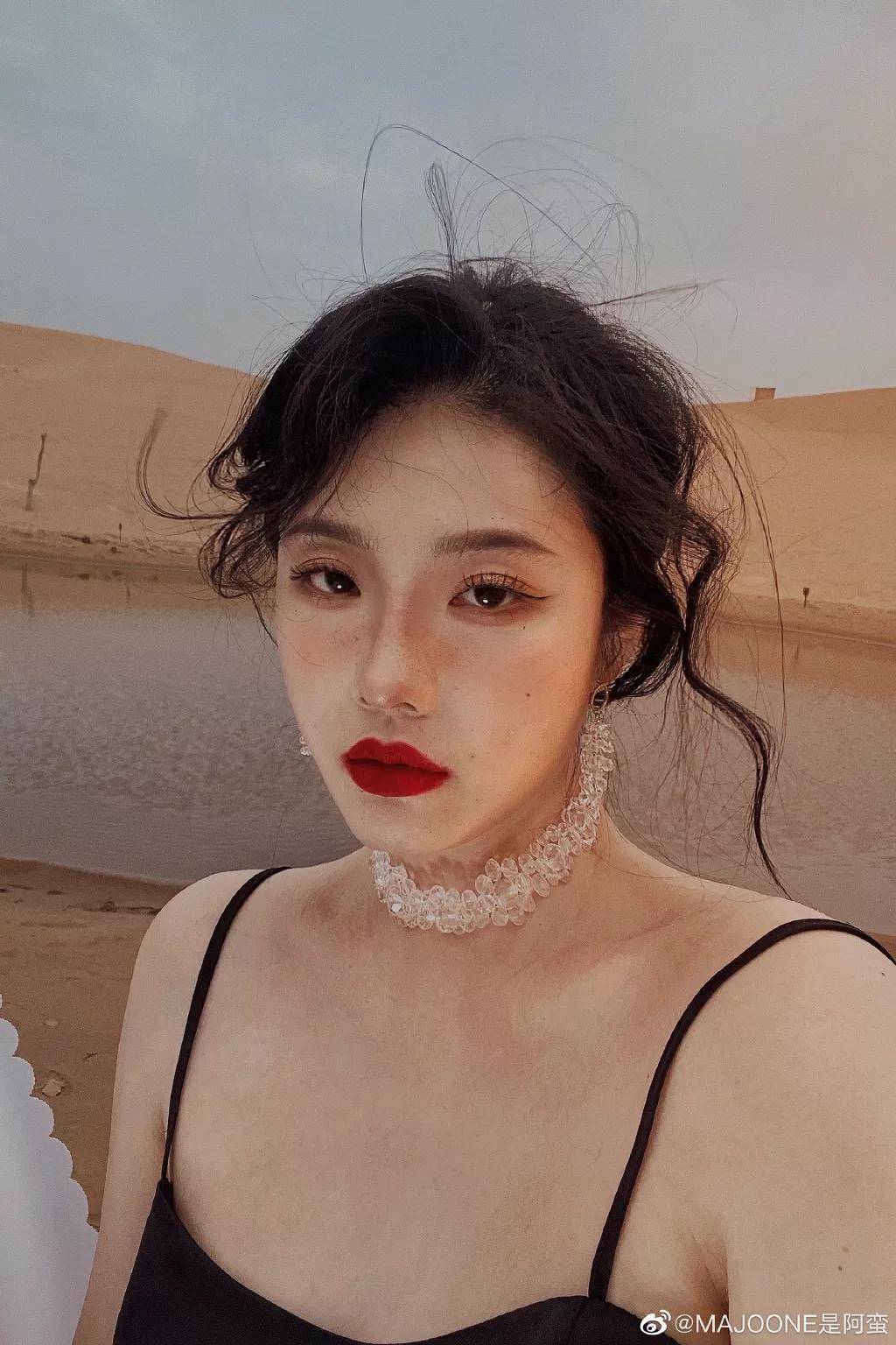 音分从呆瓜素颜到美漫小野猫，堪称徒手整形的抖音换头博主？