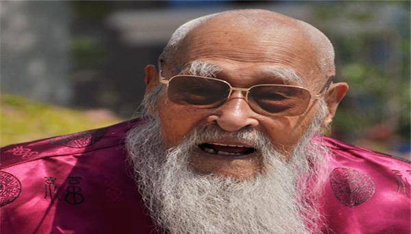 原创杨明运从光绪23年活到2014年无儿无女却被侄子赡养晚年很幸福