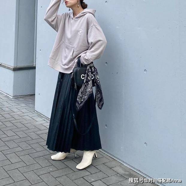 感觉 秋冬季怎么穿更时尚？这件“裙子”搭配时髦又高级，很适合轻熟女