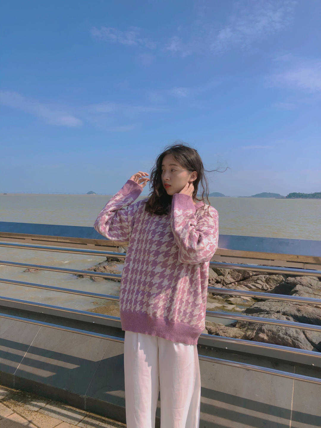 黑色 秋季，“毛衣”穿不出气质感？试试这些日常保暖的穿搭，美得高级