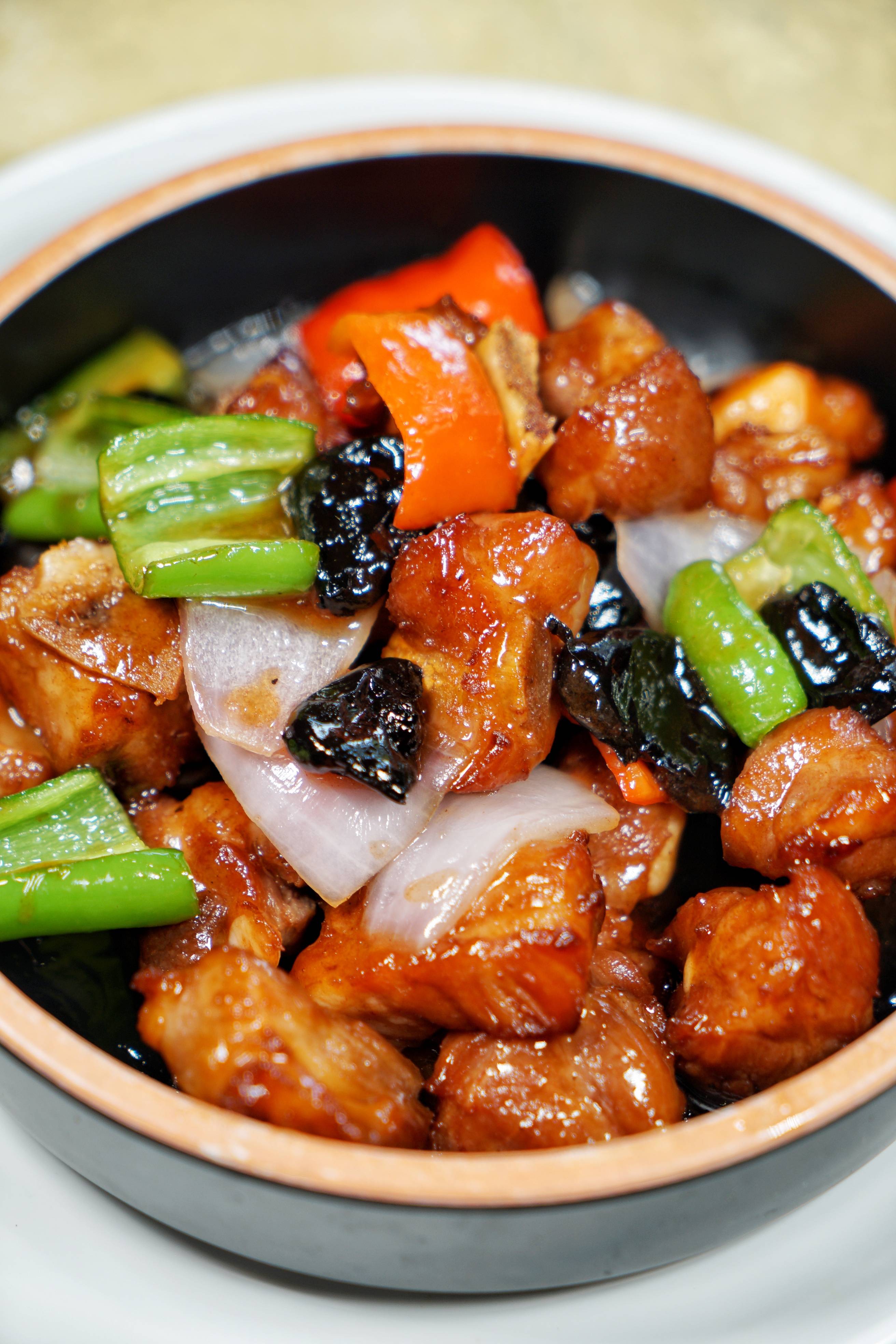 ①榄角焗排骨榄角是广东食客都很熟悉的怀旧食材,旧时多用来蒸鱼