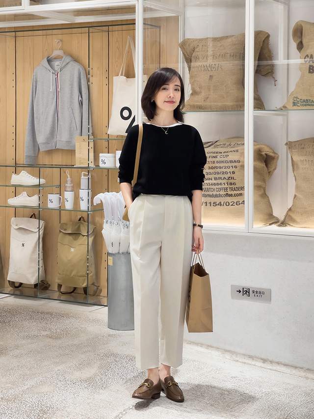 血色 选择一些品质感较高的基础款服装，优雅效果会更好