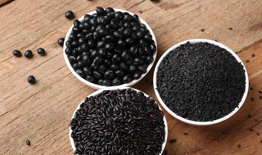 尿酸|肾怕这2种水,可惜多数人都不知道!牢记“3多1少”,肾悄悄变好