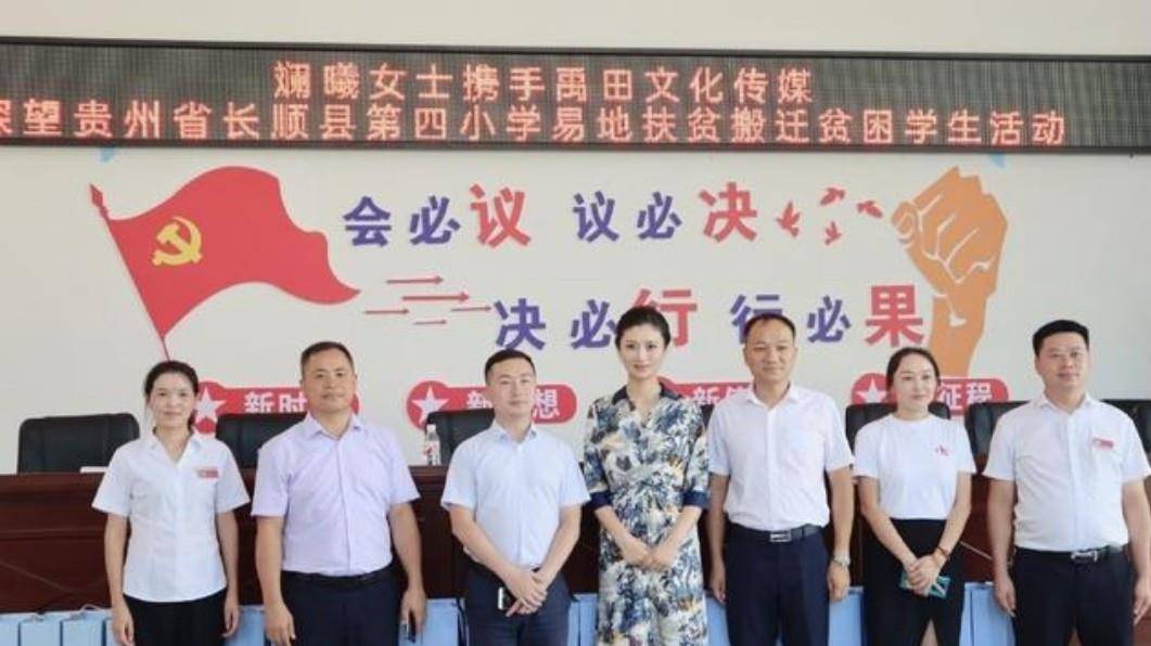 保养 生完孩子的斓曦保养得真好，穿印花连衣裙，像个豪门华贵夫人