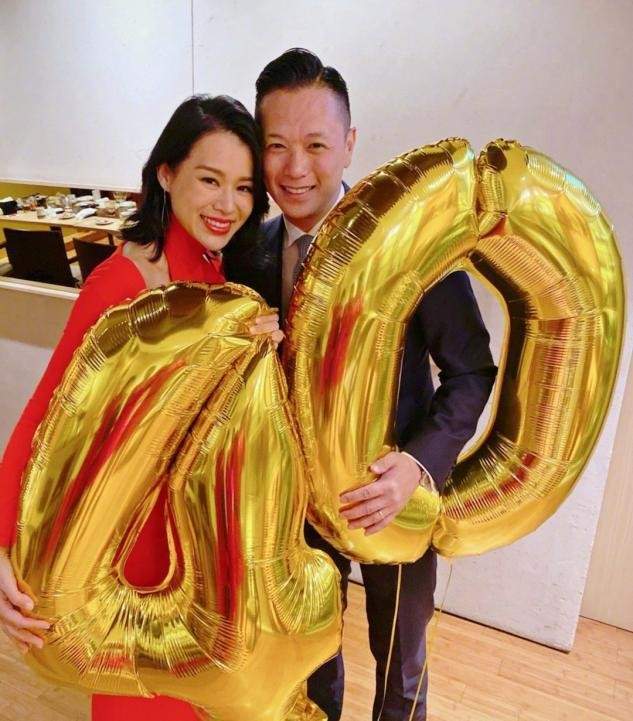 长子 胡杏儿一家为长子庆生，她打扮隆重发际线却堪忧，老公越老越帅气