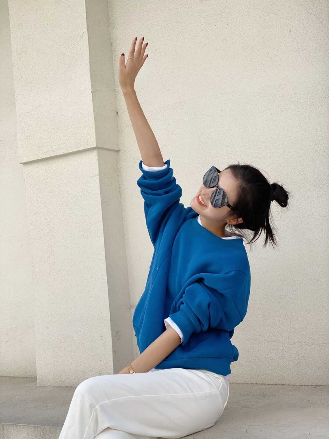 卫衣 卫衣可别只会穿黑白灰了！试试这六种颜色，一套比一套还洋气