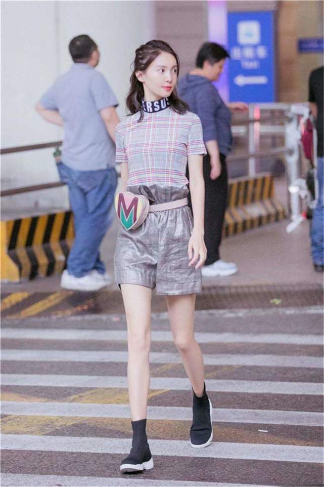 年代 忘不了蓝洁瑛的喇叭裤，黎姿的露肩装，这些经典的时尚都可以复制