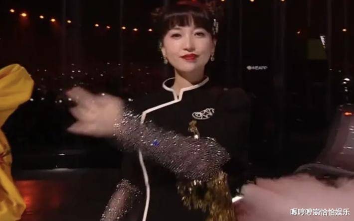 黑色 8位浪姐同台比美，金晨太瘦撑不起礼服，金莎扮可爱稍显违和
