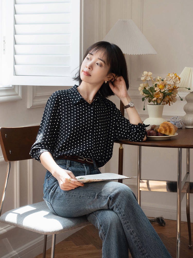 适用性 牛仔裤怎么搭配才时髦？搭配西服和衬衫，让你美出新高度，超漂亮