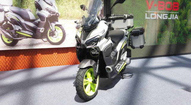 龙嘉xdv300i首次亮相你离本田adv350最近的一次