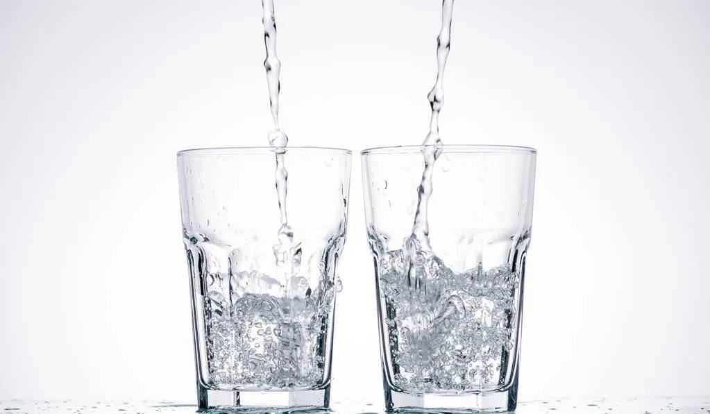 夏天|女子为省5块水钱，结果把自己渴出肾衰竭！夏天这两种情况要注意