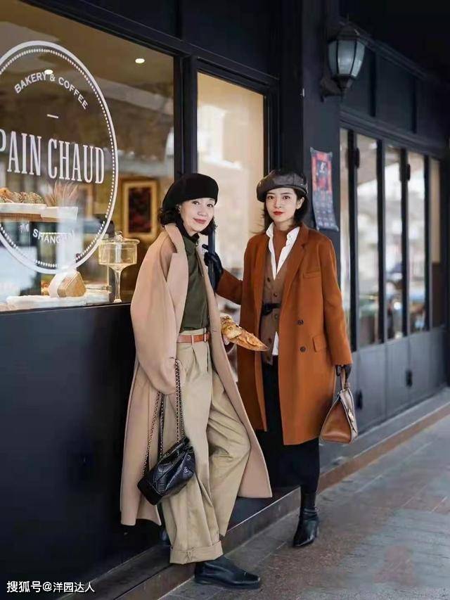 颜色 60岁女人会不会穿“大衣”,区别在这4点,穿对了高级又体面