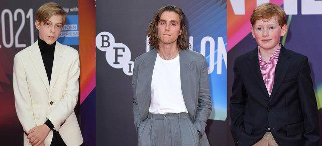 电影|31岁“暮光女”罕见穿华丽裙装，无修图也超美，戴妃电影充满争议