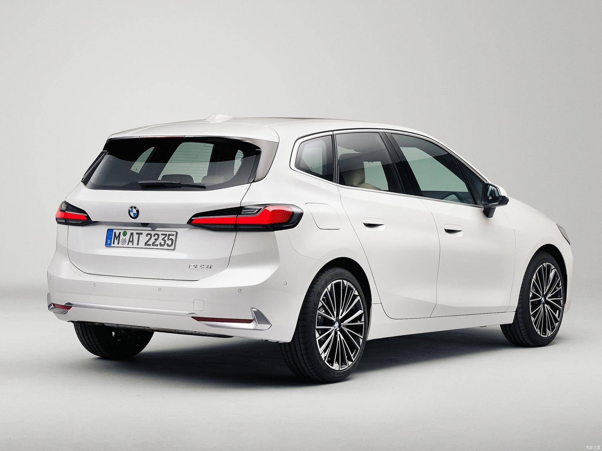 尺寸更大鼻孔更大宝马全新2系旅行车官图发布